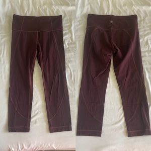 Athleta wine purple cropped capri leggings S